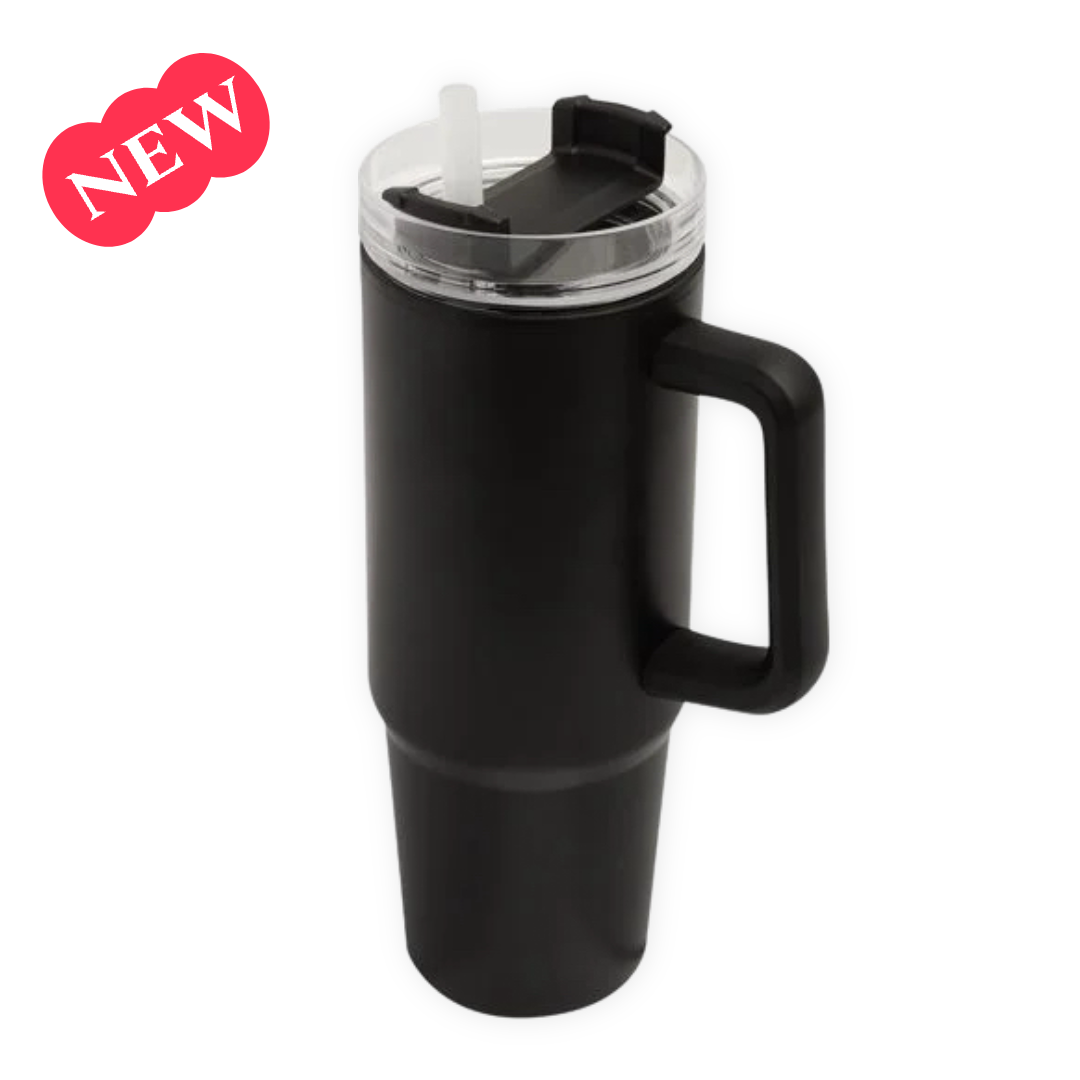 Schwarzer Thermobecher mit Griff, transparentem Deckel und Trinkhalm, ideal für unterwegs und hält Getränke lange warm oder kalt