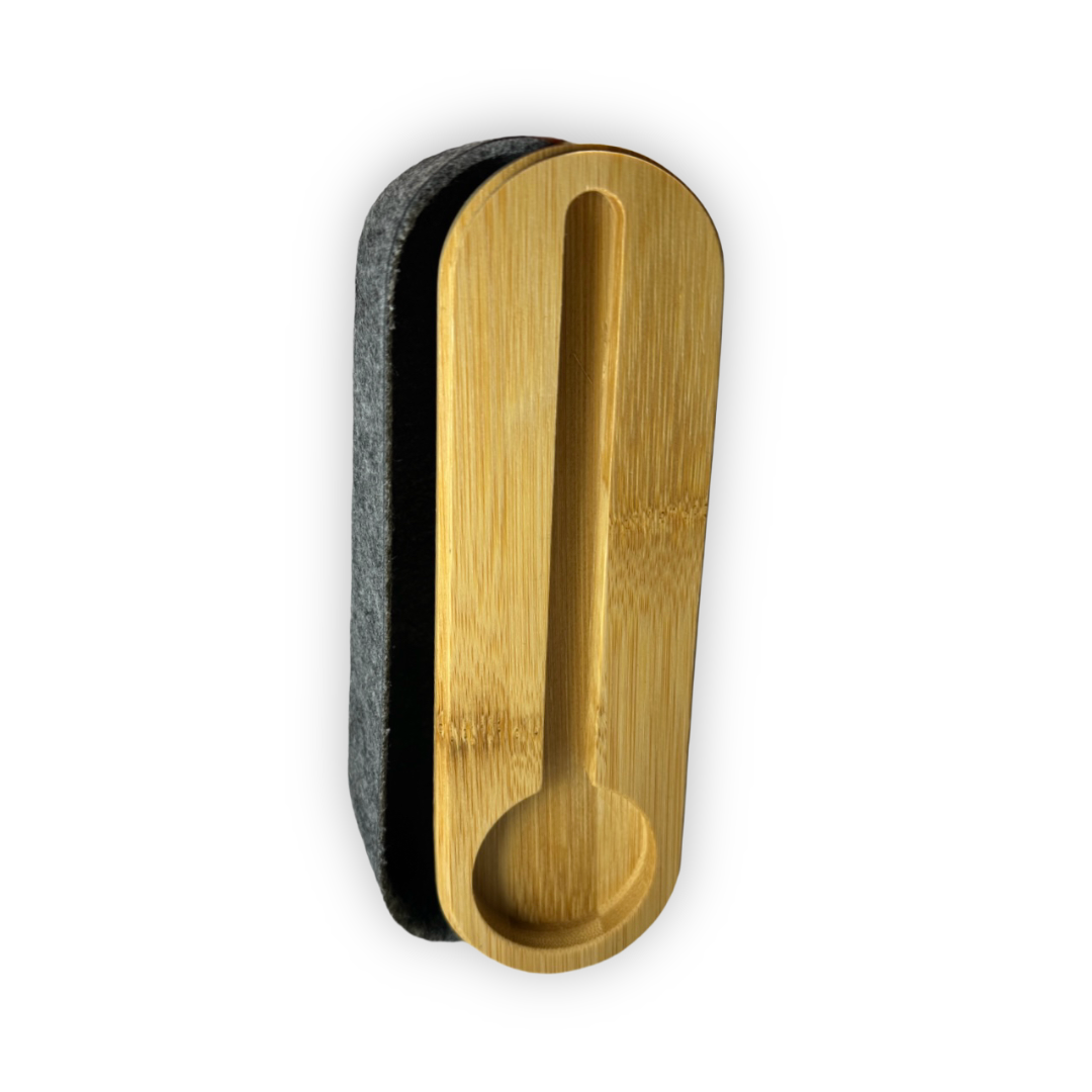 Nachhaltiger Schreibtisch-Organizer aus Holz und Filz, ideal zur Aufbewahrung von Büromaterialien